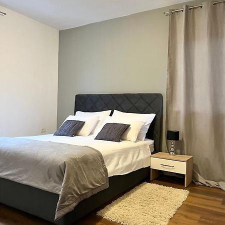 Apartment Domus Lauri Umag Buitenkant foto