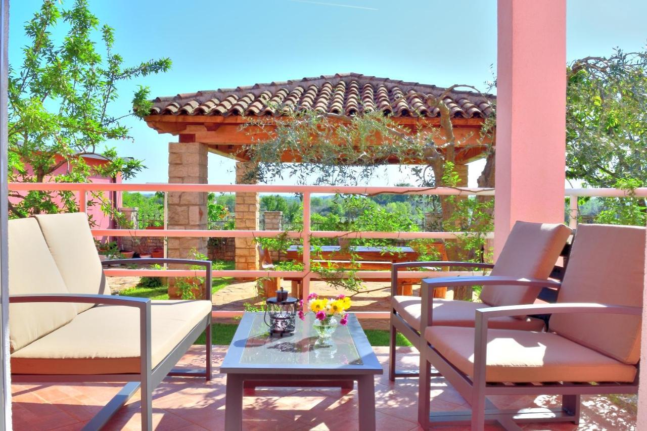 Apartment Domus Lauri Umag Buitenkant foto