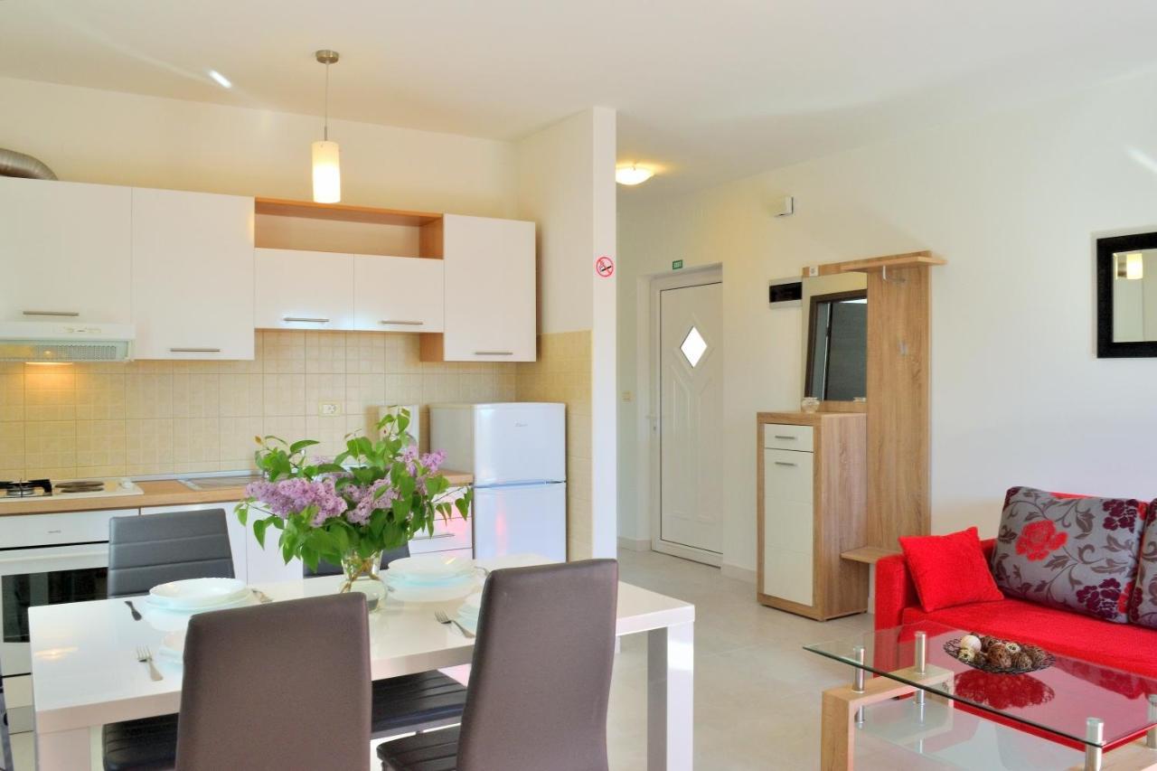 Apartment Domus Lauri Umag Buitenkant foto