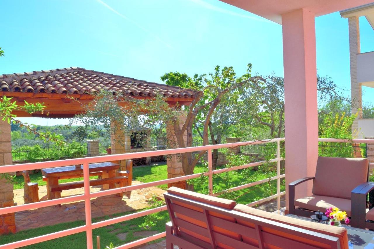 Apartment Domus Lauri Umag Buitenkant foto